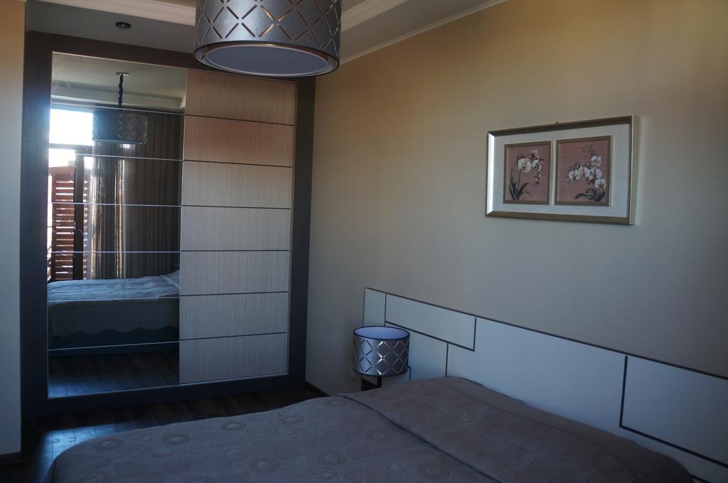 Apartment With Summer Terrace Batumi Phòng bức ảnh