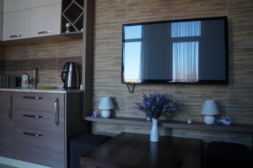 Apartment With Summer Terrace Batumi Phòng bức ảnh